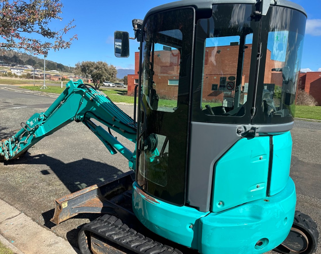 Excavator cleaned by a mobile machinery detailing service