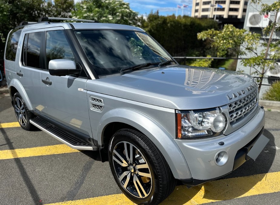 Silver Land Rover Discovery detailed in Hobart