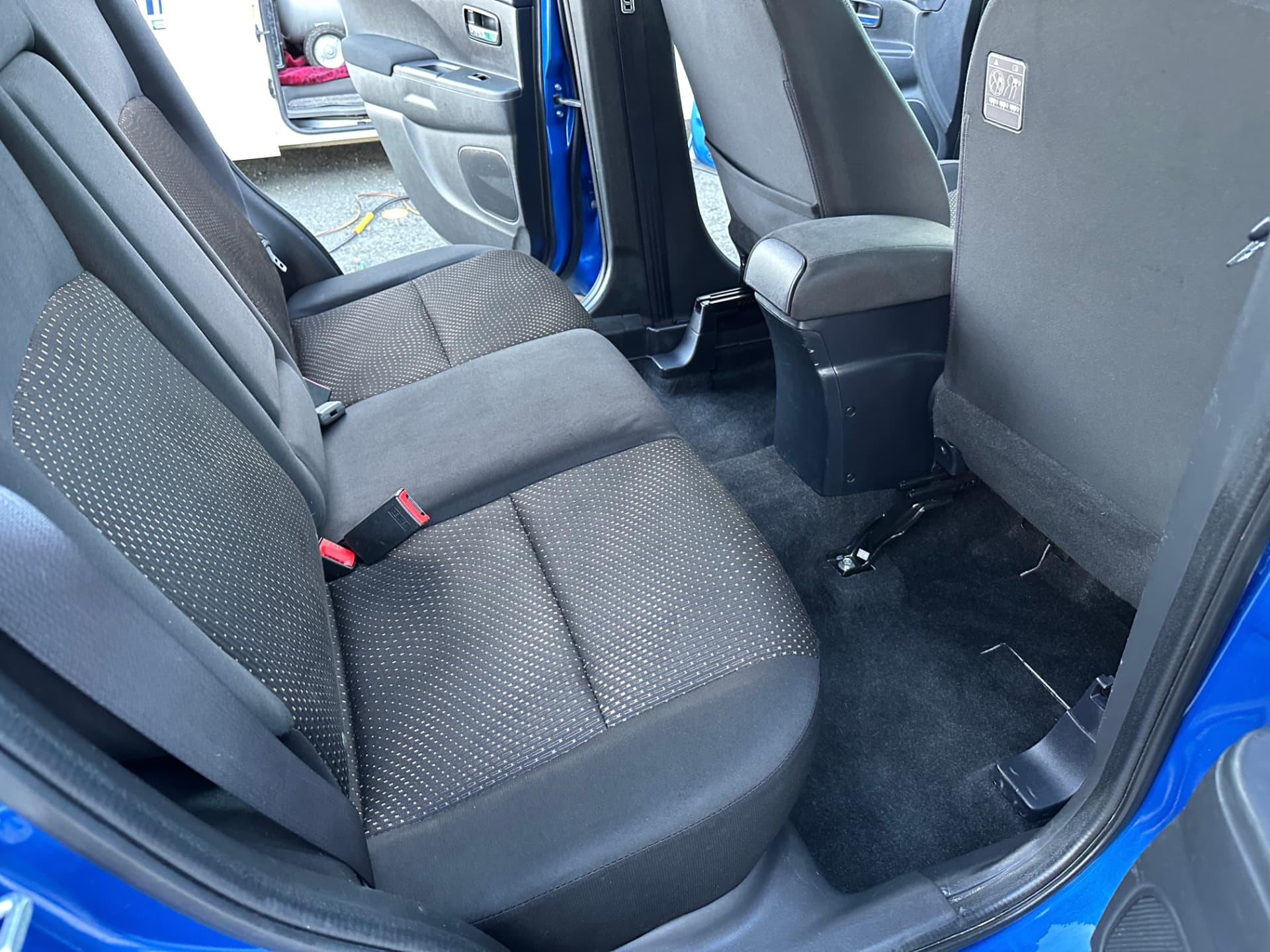 After — Mitsubishi ASX rear seats before and after pet hair removal and shampoo