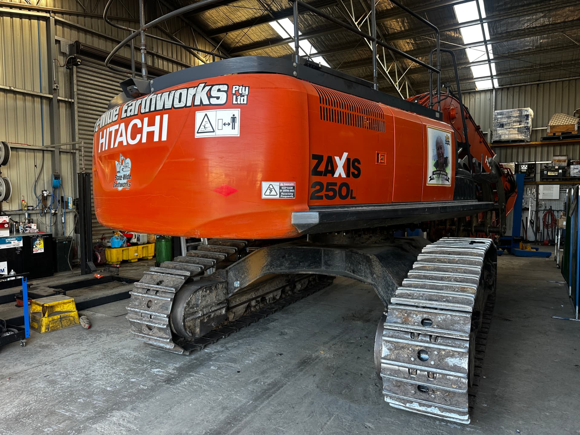 Before — Hitachi Zaxis 250L excavator before and after a full machinery detail