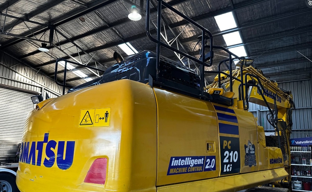 Komatsu excavator cleaned in the workshop